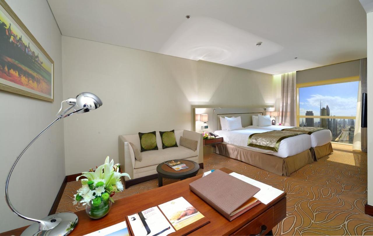 The Tower Plaza Hotel Dubái Exterior foto A room at the hotel
