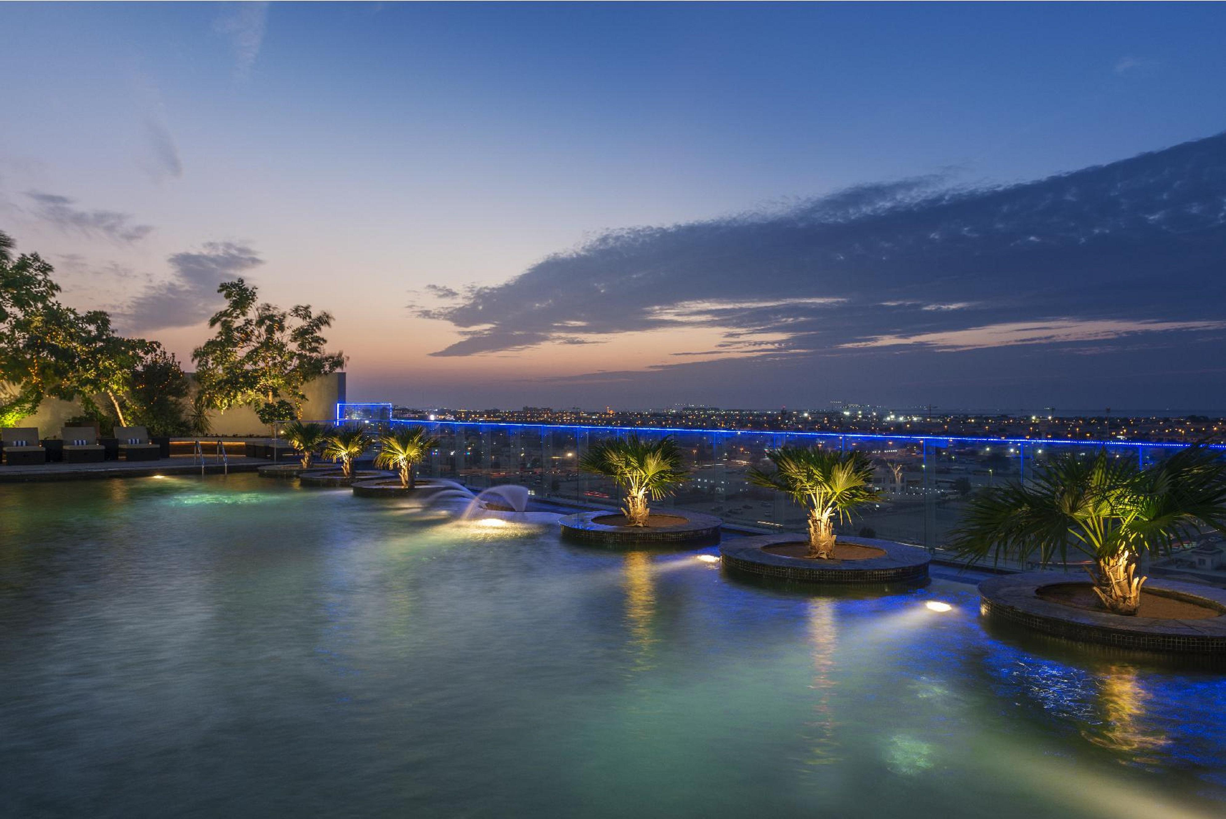 The Tower Plaza Hotel Dubái Exterior foto The pool at the Sky Bar
