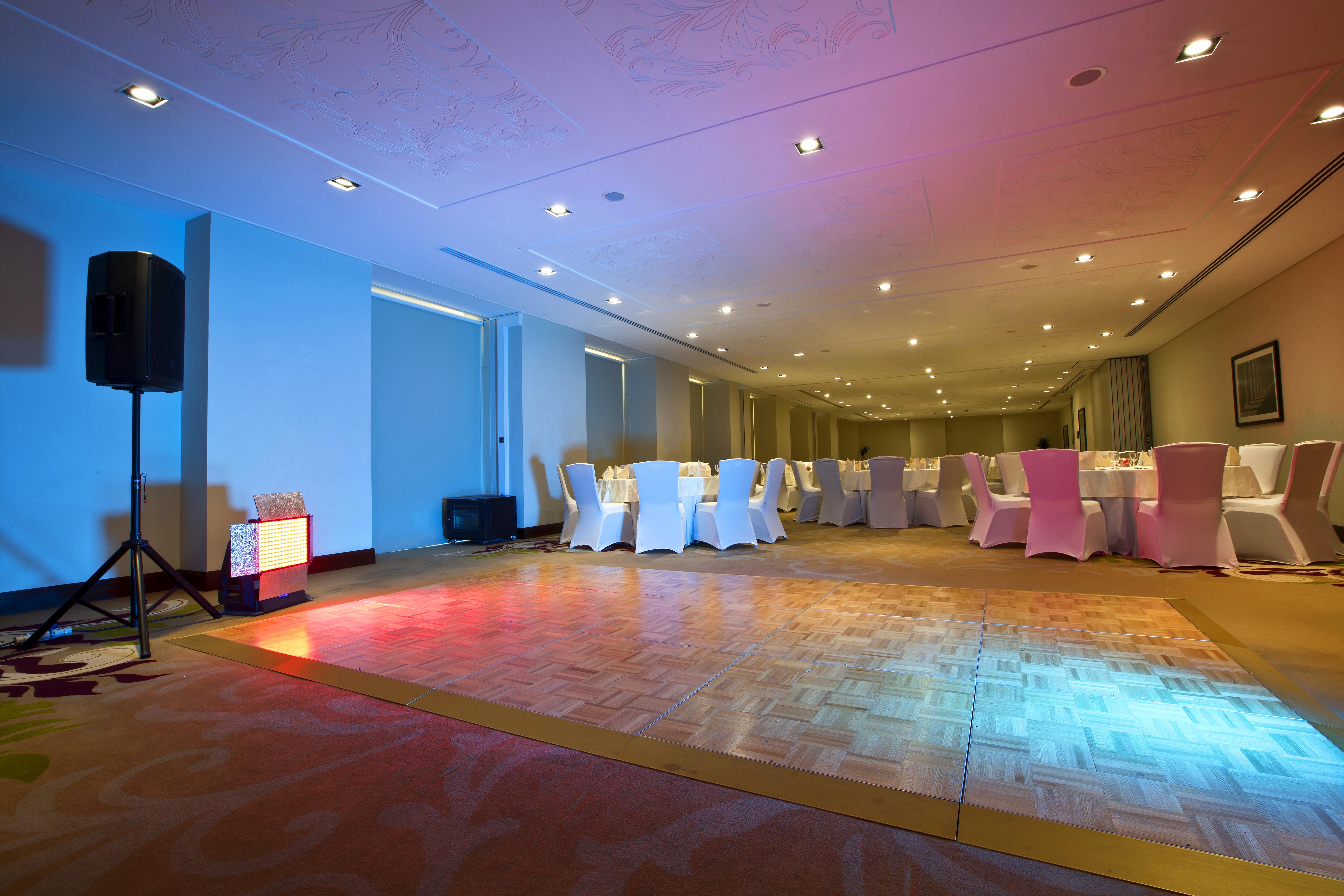 The Tower Plaza Hotel Dubái Exterior foto The hotel's ballroom