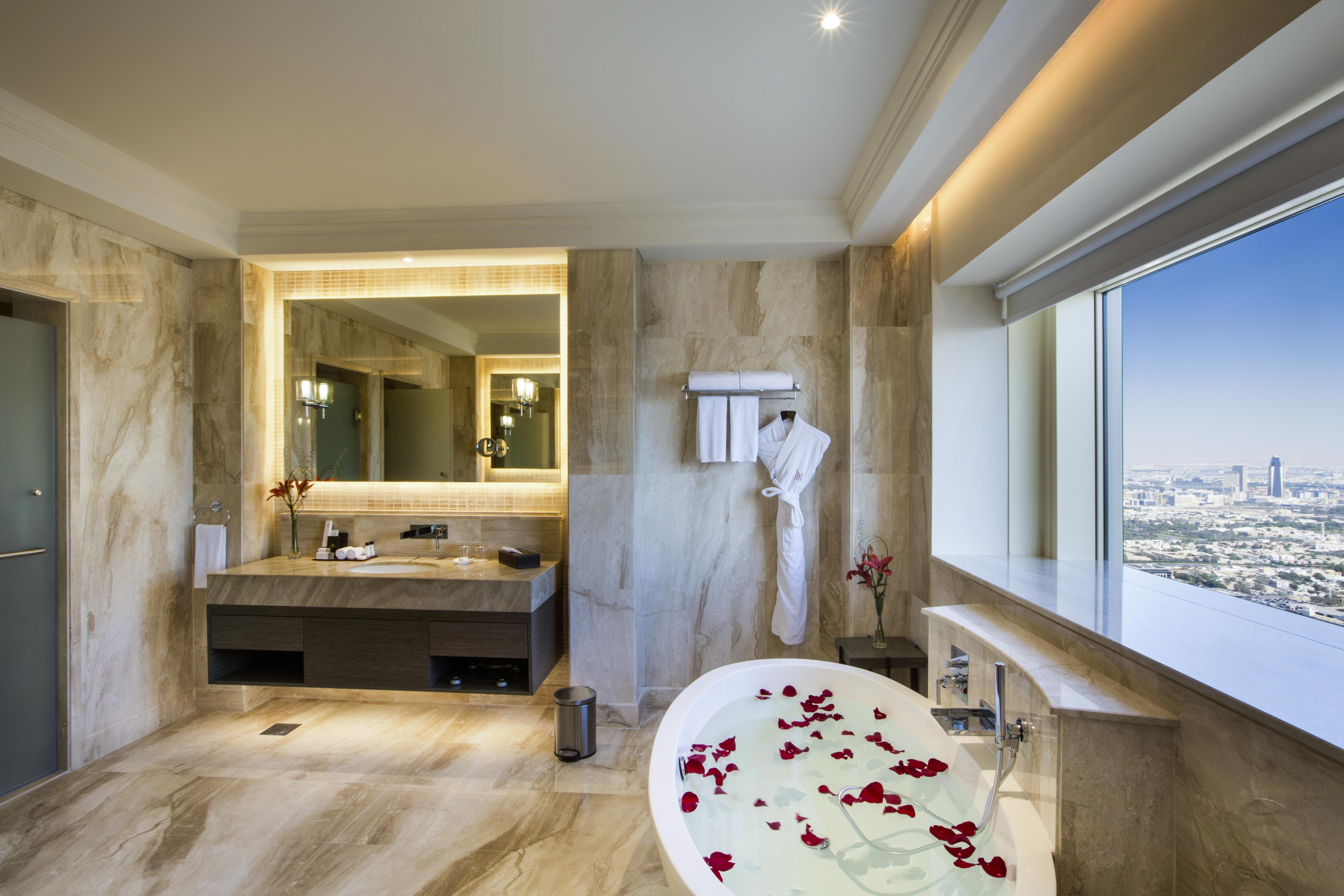 The Tower Plaza Hotel Dubái Exterior foto A bathroom at the hotel
