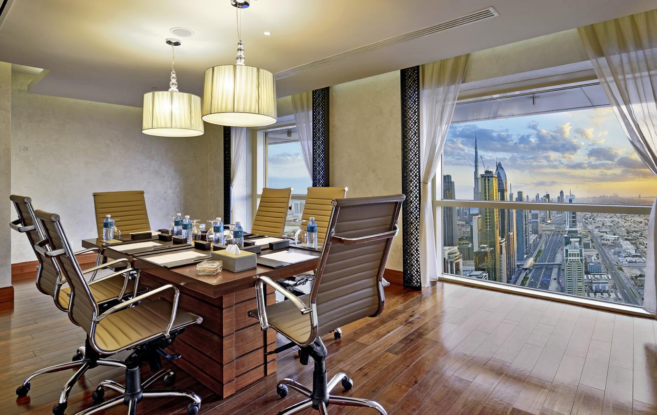 The Tower Plaza Hotel Dubái Exterior foto Meeting room at the hotel